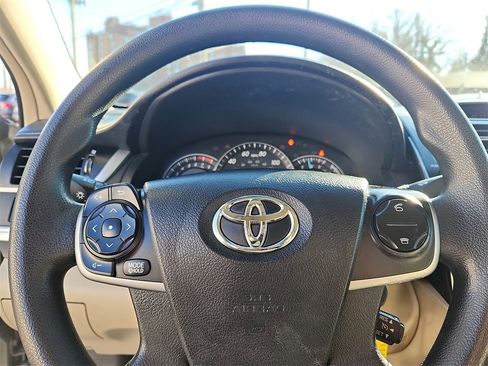 Used 2014 Toyota Camry LE image 18