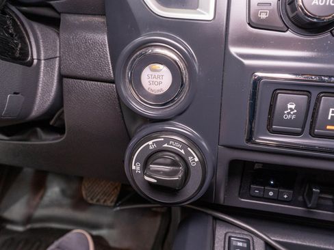 Used 2019 Nissan Titan SL w/ Midnight Edition AWD/4WD image 24