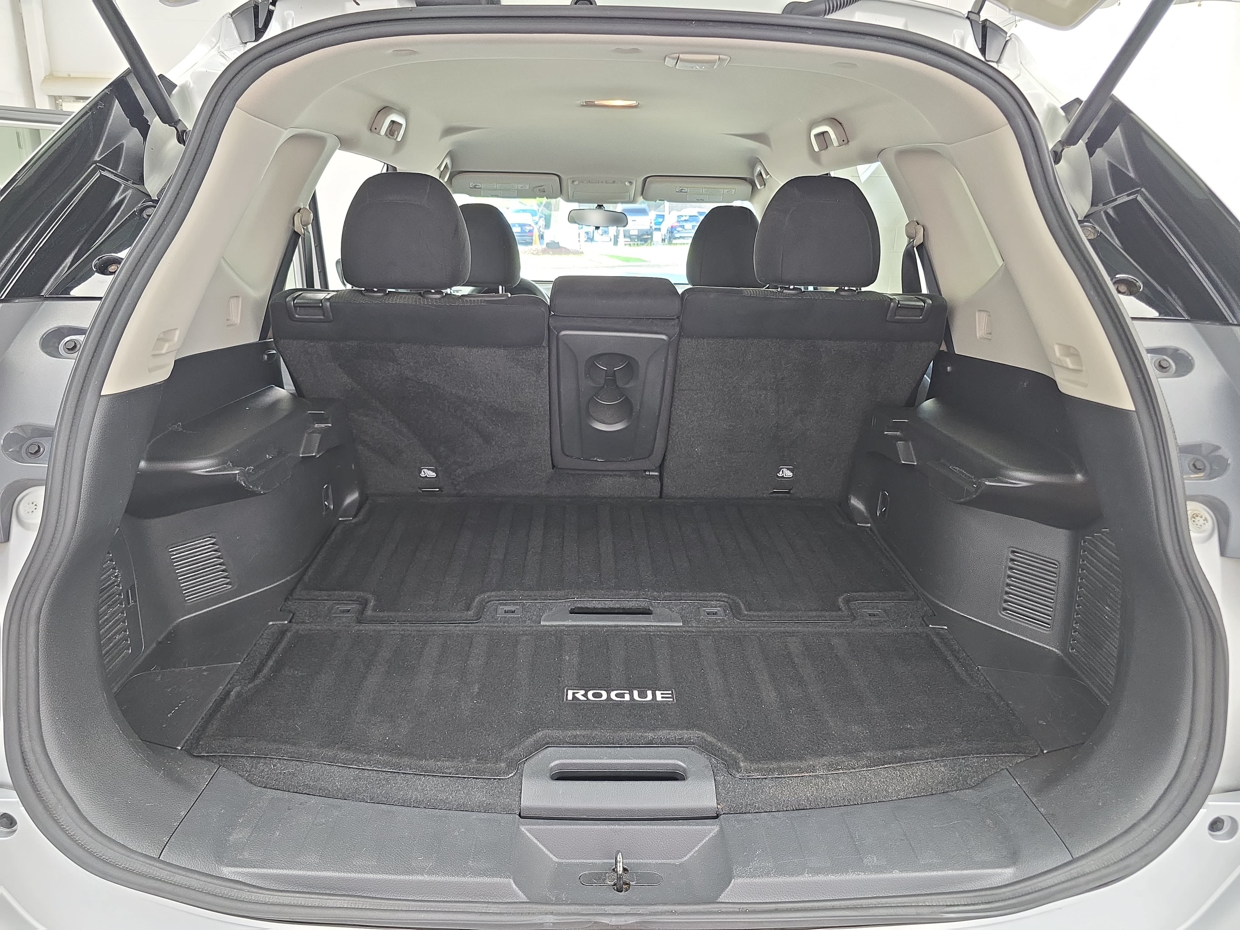 Used 2015 Nissan Rogue SV FWD image 12