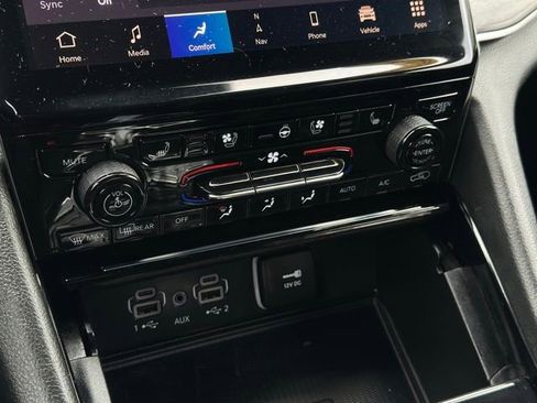 Used 2023 Jeep Grand Cherokee L Limited w/ Luxury Tech Group II AWD/4WD image 14