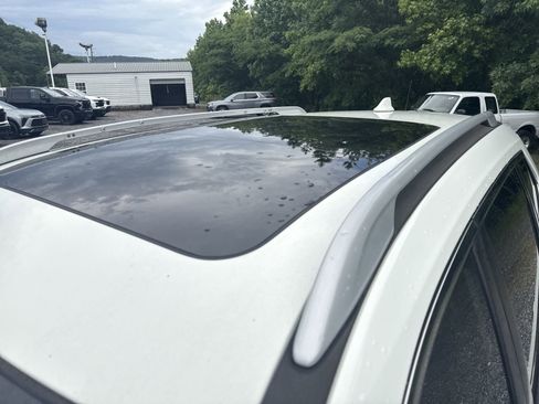 Used 2017 Nissan Rogue SV FWD image 24