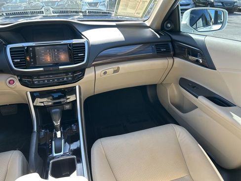 Used 2017 Honda Accord EX-L image 11
