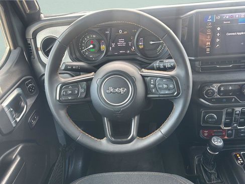 Used 2024 Jeep Wrangler Unlimited AWD/4WD image 12