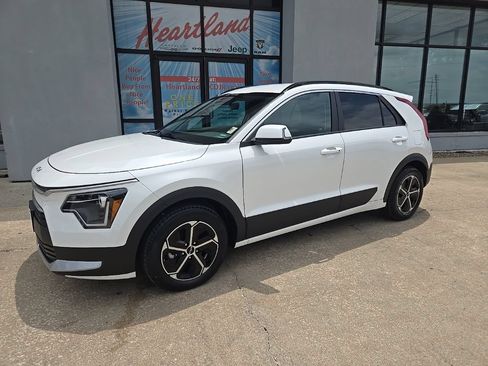 Used 2024 Kia Niro EX FWD image 4