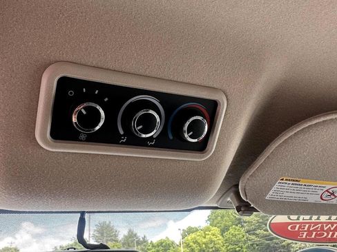 Used 2022 Chevrolet Express 3500 LS image 18