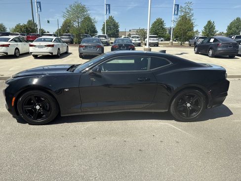 Used 2022 Chevrolet Camaro LT image 4