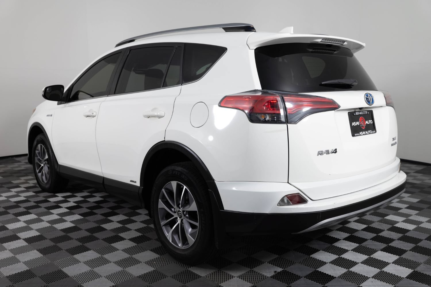 Used 2018 Toyota RAV4 XLE w/ Carpet Mat Package AWD/4WD image 5