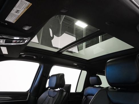 Used 2022 Jeep Wagoneer Series III w/ Premium Group I image 12