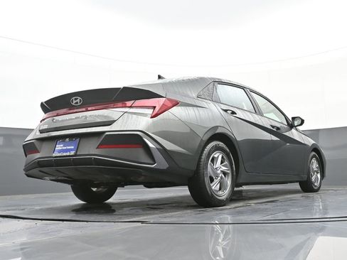Certified 2024 Hyundai Elantra SE image 44