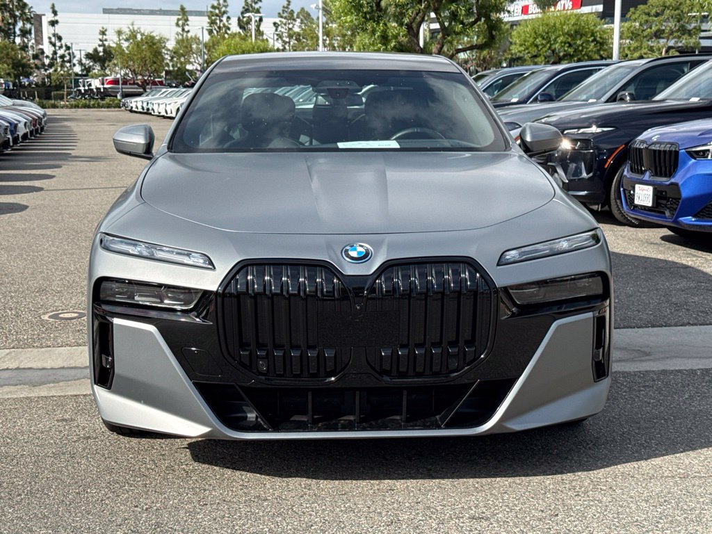 Certified 2024 BMW i7 xDrive60 AWD/4WD image 4