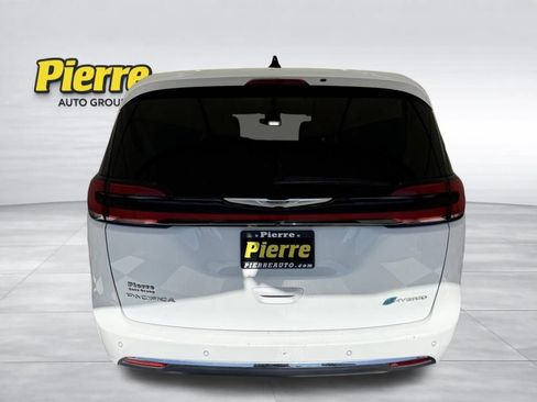 Used 2023 Chrysler Pacifica Limited FWD image 3