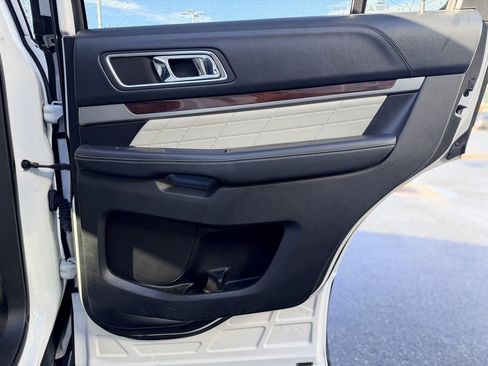 Used 2017 Ford Explorer Platinum image 20