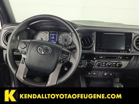 Used 2017 Toyota Tacoma TRD Sport image 13