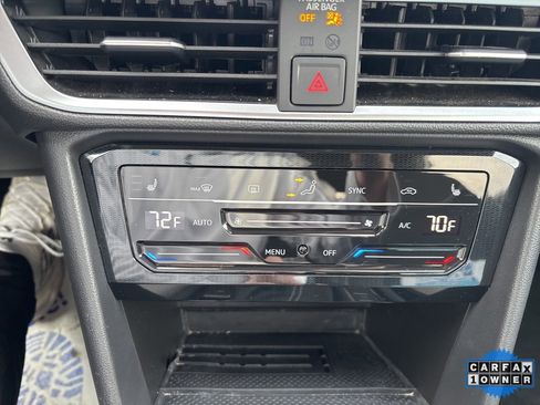 Used 2025 Volkswagen Taos SE image 4