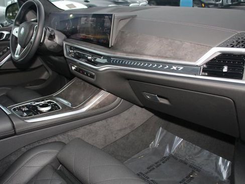 Used 2025 BMW X7 xDrive40i w/ Executive Package image 29
