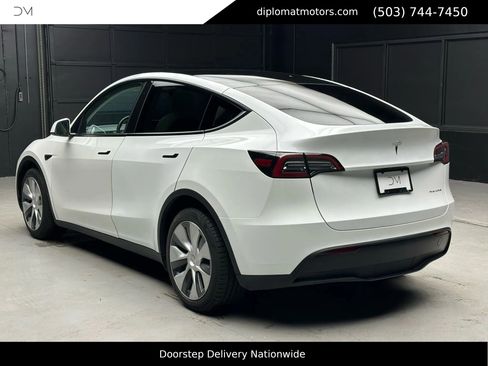 Used 2023 Tesla Model Y Long Range image 4