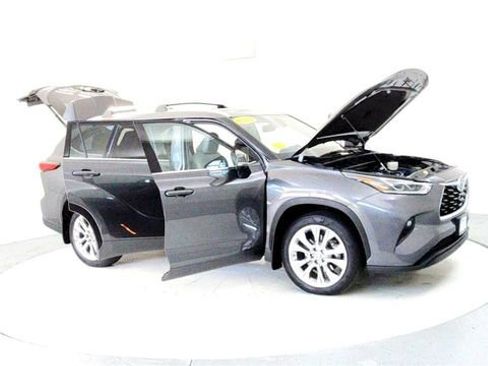 Used 2023 Toyota Highlander Limited image 7
