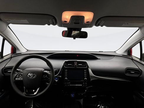 Used 2022 Toyota Prius LE image 14
