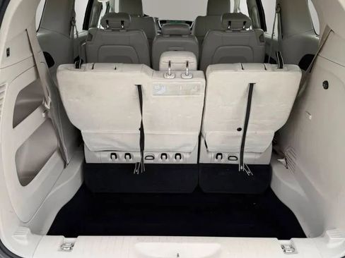 Used 2019 Chrysler Pacifica Touring-L FWD image 21