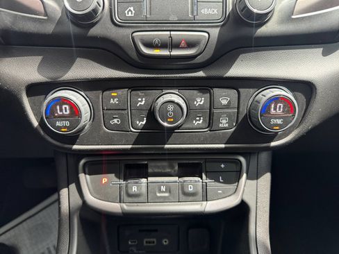 Used 2024 GMC Terrain AT4 w/ Tech Package AWD/4WD image 21
