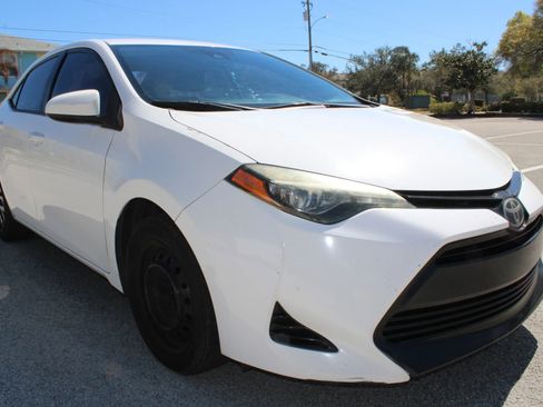 Used 2017 Toyota Corolla LE image 18
