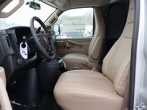 New 2025 Chevrolet Express 3500 w/ Driver Convenience Package image 7