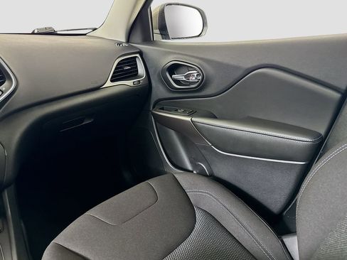 Used 2021 Jeep Cherokee Latitude image 17