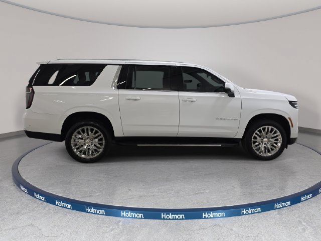 Used 2025 Chevrolet Suburban LT w/ Comfort Package AWD/4WD image 5
