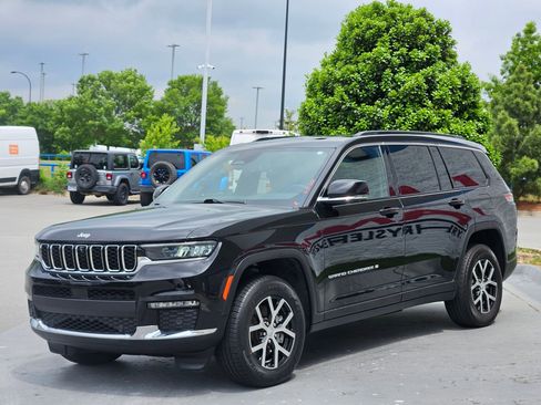 Used 2024 Jeep Grand Cherokee L Limited w/ Luxury Tech Group II AWD/4WD image 3
