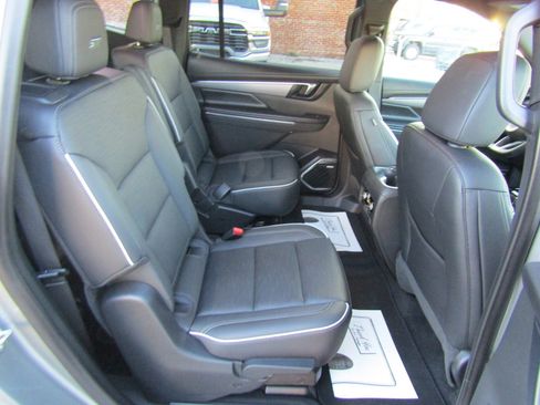 Used 2025 Buick Enclave Sport Touring image 16