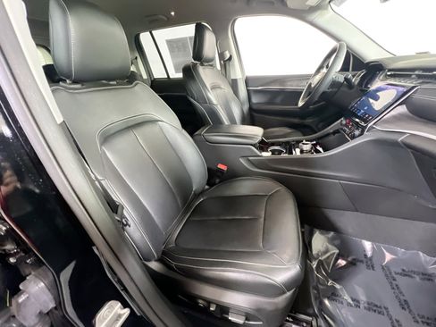 Used 2023 Jeep Grand Cherokee Limited AWD/4WD image 27