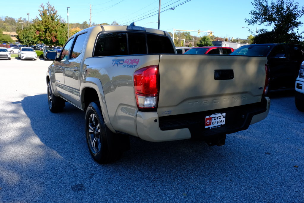 Used 2016 Toyota Tacoma TRD Sport w/ Premium & Technology Package AWD/4WD image 5