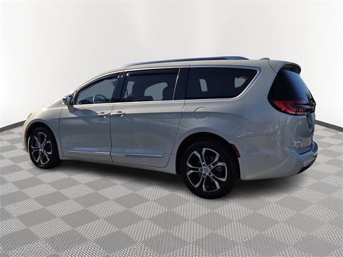 Used 2021 Chrysler Pacifica Pinnacle image 4