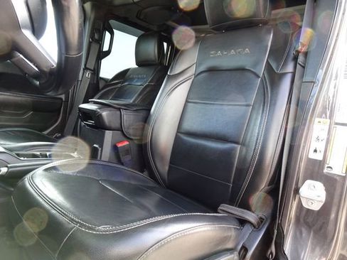 Used 2018 Jeep Wrangler Unlimited Sahara image 11