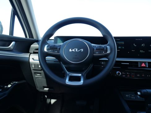 New 2025 Kia K5 LXS image 21