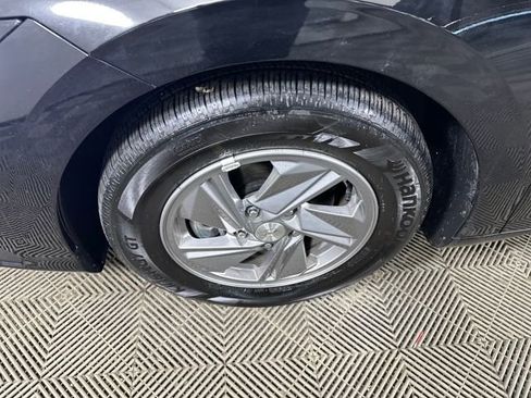 Used 2025 Hyundai Elantra SE image 10