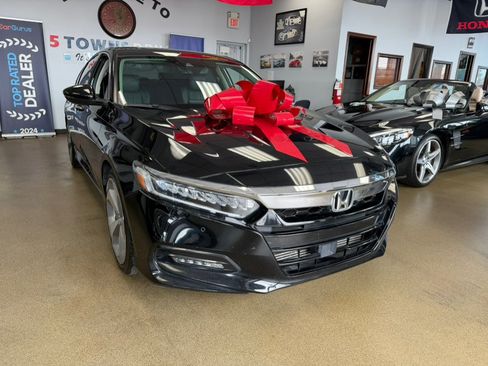 Used 2018 Honda Accord Touring image 4