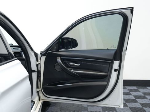 Used 2018 BMW M3 image 24