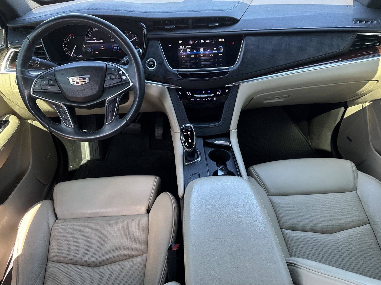 Used 2017 Cadillac XT5 Luxury w/ Driver Awareness Package FWD image 10