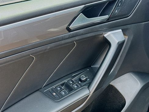 Used 2023 Volkswagen Tiguan SE R-Line image 20