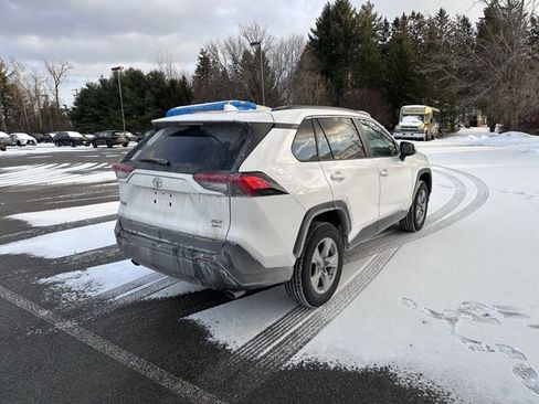 Used 2023 Toyota RAV4 XLE image 3