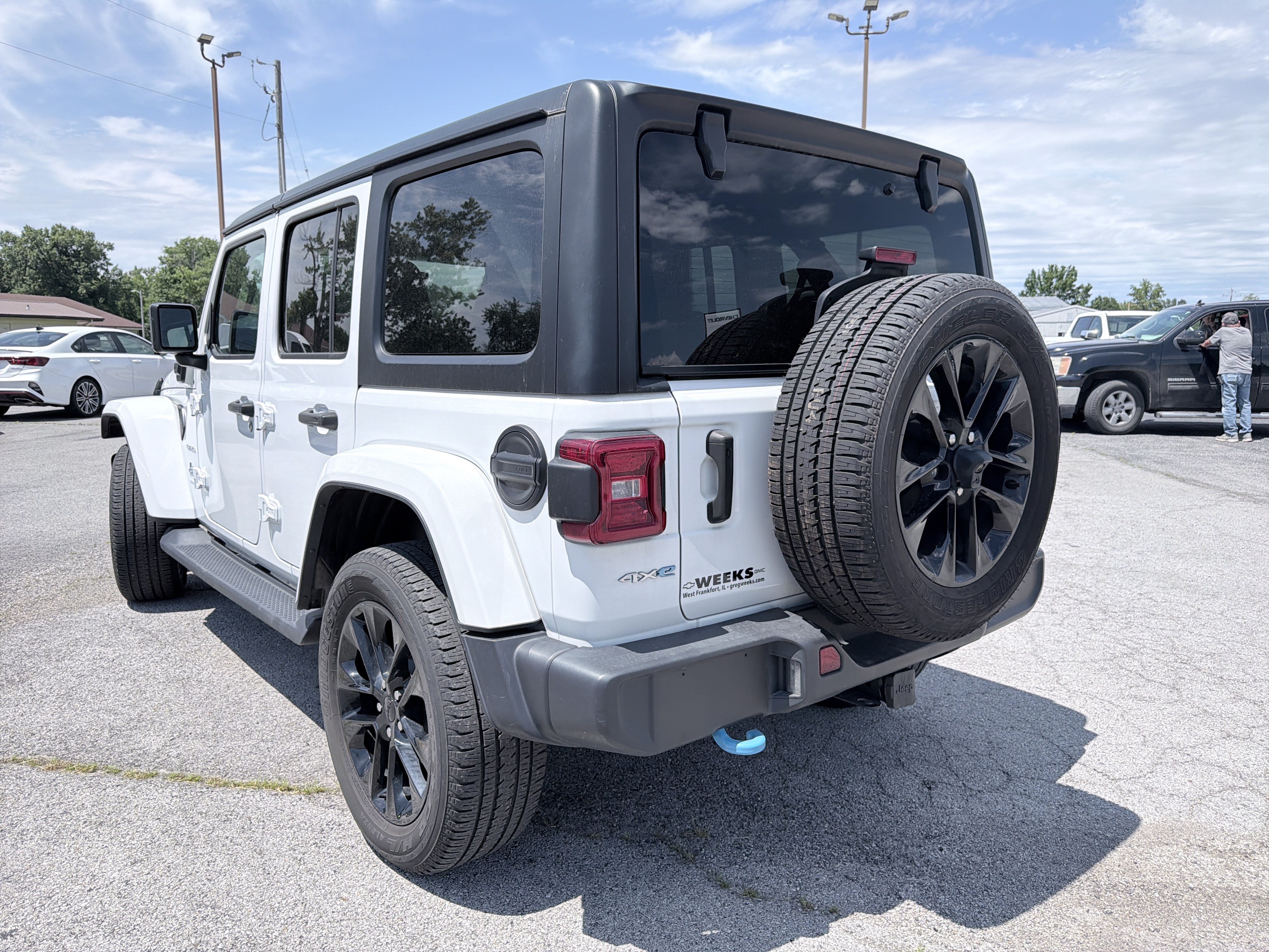 Used 2023 Jeep Wrangler Unlimited Sahara w/ Cold Weather Group AWD/4WD image 3