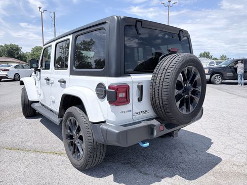 Used 2023 Jeep Wrangler Unlimited Sahara w/ Cold Weather Group AWD/4WD image 3