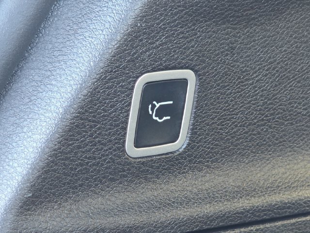 Certified 2025 Chrysler Pacifica Select w/ Fav Edition Package FWD image 19