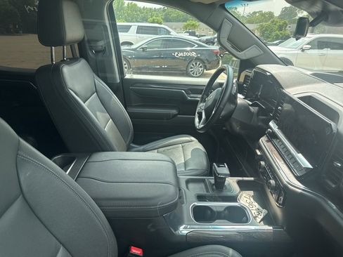 Used 2024 Chevrolet Silverado 1500 LTZ AWD/4WD image 3