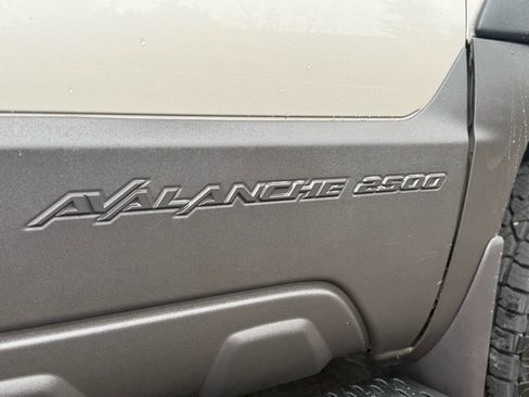 Used 2005 Chevrolet Avalanche 2500 w/ Preferred Equipment Group image 58