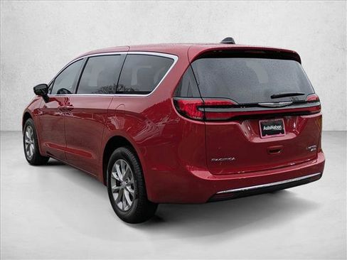 New 2026 Chrysler Pacifica Limited image 7