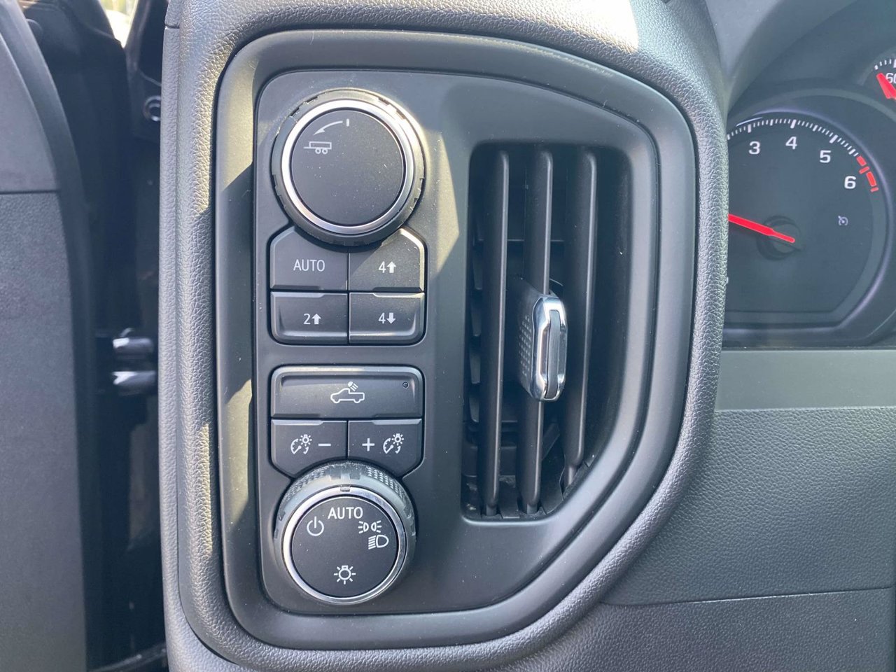 Used 2023 Chevrolet Silverado 1500 Custom Trail Boss AWD/4WD image 17
