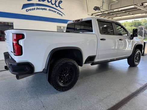 Used 2024 Chevrolet Silverado 2500 ZR2 w/ Technology Package AWD/4WD image 13