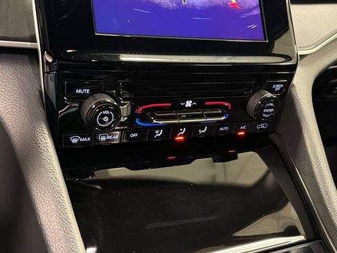 Used 2025 Jeep Grand Cherokee Laredo RWD image 18